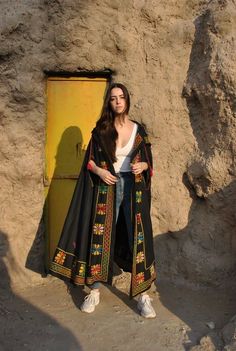 Winter Abaya, Sinai Peninsula, Embroidered Cape, Embroidered Caftan, Long Cardi, Kaftan Designs, Cotton Caftan, Wool Cape, Hooded Cloak