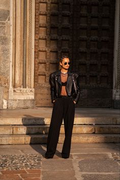 Matrix Outfit Street Styles, Edgy Glam Outfits, Edgy Formal, Glam Rock Style, Casual Glam, Cold Weather Outfit, All Black Fashion, Glam Outfit, Street Style Edgy