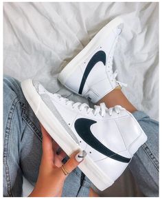 Nike Blazer Mid 77 Women, Sneaker Outfits, Sneaker Trend, Dr Shoes, Jordan Shoes Girls, Nike Air Shoes