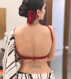 Backless Aesthetic, Valentines Instagram, Blouse Backless, Saree Backless, Pakistani Women Dresses, Cut Blouse, Saree Poses