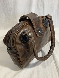 "Measurements are 11\" wide, 8\" high, 3\"2 deep with two 19\" handles each. On the interior there is one main compartment with a back zipper pocket, lined in brown leather with a top zipper and a front closure. The overall condition of this brown leather bag with lizard trim is in good condition for it's age and was well cared for. -----------------------------------------I SHIP WORLDWIDE------------------------------------------------- I want to stress that item is vintage which means it's not Rectangular Vintage Brown Satchel With Leather Backing, Vintage Distressed Brown Satchel Shoulder Bag, Vintage Distressed Brown Satchel Bag, Brown Leather Satchel Bag, Vintage Distressed Brown Leather Satchel, Vintage Brown Leather-lined Satchel Shoulder Bag, Brown Leather Satchel, Black Leather Satchel, Leather Satchel Bag