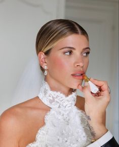 Editorial Makeup Wedding, Bridal Makeup Rosy, Very Natural Wedding Makeup, Editorial Wedding Makeup, Alex Cooper Wedding Makeup, Natural Makeup Look Wedding, Hailey Bieber Wedding Makeup, Ethereal Bridal Makeup, Sofia Richie Wedding Makeup