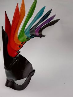 Mask with multicolored or black punk crest. Made of leather. Adjustable. Comfortable and ideal to take to parties and festivals. This mask is to stand out when you wear it, it has strength and a personality of its own. Composed of 9 individually modeled pieces that form a crest which gives the mask a unique movement. I know who you want to be behind masquerade. Adjustable Black Fantasy Mask, Black Fantasy Festival Masks, Black Punk Eye Mask, Adjustable Black Masks And Prosthetics For Carnival, Black Punk Masquerade Mask For Festivals, Black Punk Style Masquerade Mask For Festivals, Adjustable Black Masks For Festivals, Black Rave Masks For Party, Black Punk Style Masks For Festivals