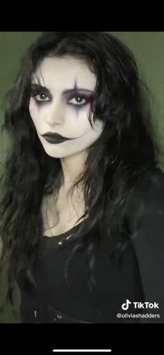 Halloween Costumes Dark Feminine, The Crow Halloween Costume Women, The Crow Inspired Makeup, Scary Female Characters, Women’s Horror Costumes, Female Crow Costume, Easy Clever Halloween Costumes For Women, Unique Scary Halloween Costumes, The Crow Costume Female