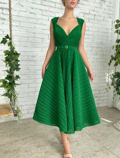 Host a garden party, lay in the grass, or get closer to nature in our Emerald Femme Midi Dress. The cozy plisse texture reprents femme fatale energy, but owned by you. Feel like the best version of yourself.Details:-Emerald green color-Queen An... Teuta Matoshi, Queen Anne Neckline, Cute Asian Fashion, Mehendi Outfits, Tulle Skirt Black, Classy Outfits For Women, Dusty Blue Bridesmaid Dresses, Derby Dress, Lace Dress Styles