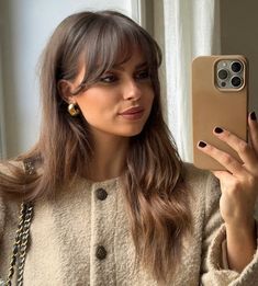 40 Hairstyles, Hairstyle Photo, Photo Woman, Bangs With Medium Hair, Hairstyles For Layered Hair, How To Style Bangs, Celebrity Hair Stylist, Long Hair With Bangs, Trending Haircuts