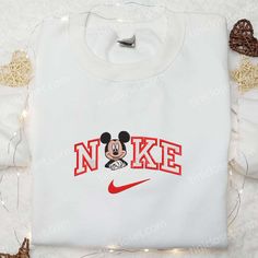 Nike x Mickey Mouse Embroidered Shirt, Disney Characters Embroidered Hoodie, Best Gift Ideas Nike Cartoon, Nike Inspired, Jasmine Princess, Jessie Toy Story, Best Family Gifts, Maroon Hoodie, Embroidered Shirts, Mike Wazowski, Shirt Nike