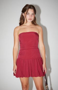 Make a grand entrance in the Tessa Strapless Bubble Mini Dress from Beverly and Beck. This stunning dress showcases a strapless design with a straight neckline and a ruched bodice for a flattering fit. Boning at the sides provides added support, while the bubble hem and fitted silhouette ensure you’ll turn heads all night long.Solid color mini dressLinedStraplessStraight necklineBoning at the sidesRuched bodiceBubble hemFitted silhouetteHidden side zipper closureSelf: 70% viscose, 30% nylon; Lining: 100% polyesterModel is wearing a size small Beverly and Beck Womens Tessa Strapless Bubble Mini Dress - Red size Small Summer Bandeau Mini Dress With Ruched Bodice, Strapless Ruched Bodice Tube Top For Night Out, Strapless Ruched Bodice Tube Top For Date Night, Strapless Tube Top With Ruched Bodice For Date Night, Strapless Tube Top For Evening, Strapless Bandeau Dress With Ruched Bodice For Date Night, Solid Strapless Tube Top For Evening, Solid Color Strapless Tube Top For Evening, Strapless Maxi Dress For Date Night