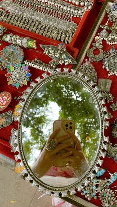 Aesthetic Indian Pictures, Desi Wallpaper Aesthetic, Aesthetic Indian Wallpaper, Desi Core Aesthetic, Vintage Indian Aesthetic, Desi Home Decor, Mirror Room Decor, Indian Aesthetic Wallpaper, Desi Girl Aesthetic