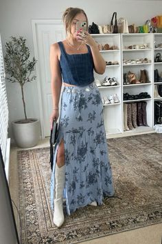 Denim Corset With Skirt, Denim Top With Skirt, Denim Corset Top Outfit Ideas, Denim Shirt With Skirt Outfit, Corset Top Maxi Skirt, Corset Maxi Skirt Outfit, Denim Tank Outfit, Denim Fashion Aesthetic, Corset Western Outfit