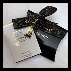 Chanel Gift Box, Sample Parfum, Charm, Ribbon Chanel Boxes Packaging, Chanel Gifts, Mens Gift Box, Money Card Box, Chanel Party, Fabric Gift Wrap, Eid Greetings, Holiday Gift Bag, Chanel Perfume