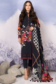 Alkaram FW-04-21-BLACK Winter Collection 2021 Latest Pakistani Dresses, Pakistani Women Dresses, Pakistani Dresses Online, Pakistani Street Style, Pakistani Couture, Pakistani Designer Suits, Pakistani Fashion Casual, Lawn Suits, Pakistani Dress Design