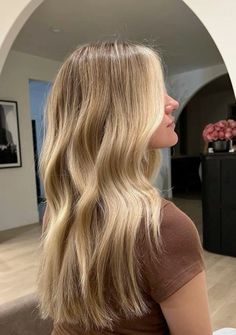 Trophy Blonde Blonde Hair Tones, Blond Beige, Winter Hair Trends, Warm Blonde Hair, Dyed Blonde Hair, Dirty Blonde Hair