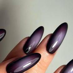 Dark Aura Nails Tutorial, Aura Airbrush Nails, Subtle Aura Nails, Dark Purple Nail Designs Short, Dark Purple Aura Nails, Cool Nail Inspo Dark, Lavender Aura Nails, Purple Airbrush Nails, Aura Nails Black