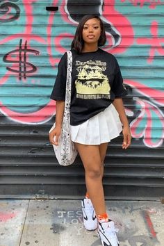 Ways To Style Tennis Skirt, Styling Tennis Skirt Outfit, How To Style A Tennis Skirt Casual, Tennis Skirt And T Shirt, Khaki Tennis Skirt Outfit, How To Style White Tennis Skirt, How To Style A Tennis Skirt In Summer, Tennis Skirts Outfits Summer, Tennis Skirt And Tshirt Outfit