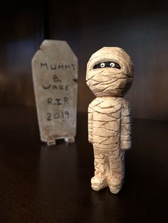 a small toy is sitting next to a sign that says mummy be ware march 19, 2009