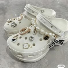 Wedding Crocs, Crocs Aesthetic, Crocs With Charms, Styling Crocs, Platform Crocs, White Crocs, Bling Shoes