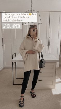 Pregnacy Winter Outfit, Cute Simple Maternity Outfits, Pregnate Outfit Winter, Maternity Looks Winter, Maternity Plus Size Fashion, Rainy Day Pregnancy Outfit, Minimalist Pregnancy Outfits, Pregnancy Outfits Winter Casual, Spring Outfits Pregnant