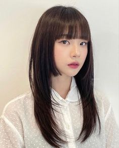 57+ Hime Haircut Ideas for a MAJOR Glow-Up Cool Korean Haircut, Korean Hime Haircut, Hime Haircut On Round Face, Himecut Long Hair, Japanese Haircut Bangs, Haircuts Korean Style, Hime Cut With Wispy Bangs, Hush Cut Hair Medium With Bangs, Haircut Korean Girl