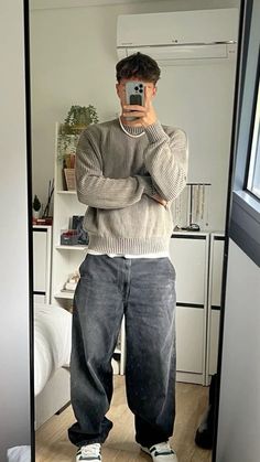 Winter Outfit Inspo Men, Boy Outfit Inspo Aesthetic, Outfit Inspo Men Winter, Men Outfit Ideas Aesthetic, 2024 Outfits Men, Outfit Uomo Streetwear, Street Style Men Aesthetic, Outfit For Boys Aesthetic, Black And Grey Outfit Men