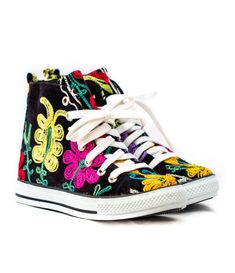 These are genuine leather handembroidery custom made high top sneakers.  There is every size is available 6 us to 11 us, 36 eu to 43 eu. High Tops are made from authentic, quality Suzani fabric. These shoes are unique to you and designs will vary - no two ladies will ever have the exact same pair! These sneakers are made all by hand. Note: The pair you receive may be similar but not identical to any photos on our etsy page. İf you have any favorite color in your mind please let us know and we ca Style Western Boots, Embroidery Sneakers, Shoes Embroidery, Embroidery Boots, Chelsea Shoes, Pointy Boots, Women's Leather Boots, Suzani Fabric, Unique Boots