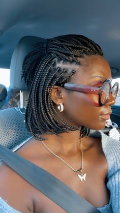 Afro Braids Short Hair, Short Bob Braids Black Women, Short Box Braids Bob, Bob Box Braids, Braided Bob, Afro Braids