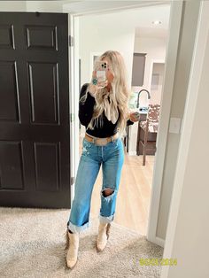 denim western fashion outfit inspo Southern Outfits, Western Style Outfits, Oklahoma State, Western Home Decor, Western Jewelry, Country Outfits, Western Dresses, Fashion Outfit, Western Boots