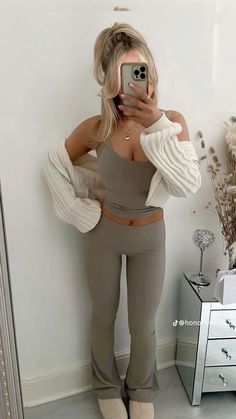 Full Length Bodysuit Outfit, Lulu Leggings Outfit, Work Out Outfits, Flared Legging Outfit, Chav Outfits, Tops Outfit, Lounge Outfits, Cosy Outfit