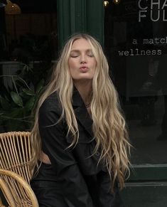 Supermodel Blonde, Witchy Blonde Hair, Soft Blowout Hair, Romee Strijd Hair, Blonde Outfits, Gen Z Hair, Warm Blonde Vs Cool Blonde, Blonde Hair Trends 2024, Effortless Hair