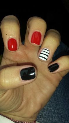 Red Black Dip Nails, Red Black And White Nails Simple, Red Black And White Short Nails, Black And Red Gel Nails, Red And Black Short Nails, Black Red White Nails, Red Black And White Nails Design, Black Red And White Nails, Red White Black Nails