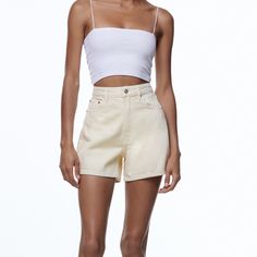 Zara Denim Shorts In Ecru, Size 4, Can Be Worn Folded Or Not. Never Worn, Only Washed And Hung To Dry. 5520/113/711/36 Cream Shorts Outfit, Dad Shorts, Cream Shorts, Ecru Color, Boyfriend Denim, Zara Shorts, Mom Shorts, Everyday Outfits, Short Outfits