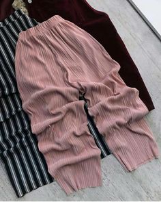 Cute Sweatpants Outfit, Womens Sweatshirts Fashion, Cute Sweatpants, Classy Summer Outfits, 2piece Outfits, Elegant Outfit Classy, Cute Dress Outfits, Modest Dresses Casual, African Fashion Women Clothing