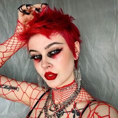 Black And Red Makeup, Dazed Beauty, Punk Makeup, Alt Makeup, Horror Makeup, Cool Makeup Looks, Red Makeup, Edgy Makeup, Goth Makeup