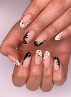 Nail Space Design, White And Black Nail Art, White Black Nail Art, Negative Space Black Nails, Negative Nail Art, Nail Art Space, Black Space Nails, Black Negative Space Nails, Space Acrylic Nails