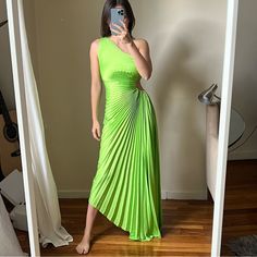 Nwt A.L.C. Delfina Pleated Salad Green Maxi Dress Size 00 Length 60’ From Armpit To Armpit 15’ Waist 12’ 100% Polyester Extremely Beautiful Color, You’ll Rock!!! Summer Cocktail Asymmetrical A-line Dress, Green Pleated A-line Maxi Dress, Pleated Floor-length Maxi Dress For Dinner, Floor-length Pleated Maxi Dress For Dinner, Green A-line Maxi Dress For Night Out, Green Maxi Dress For Cocktail, Spring One-shoulder Asymmetrical Pleated Dress, Spring Pleated One-shoulder Asymmetrical Dress, Green Fitted A-line Pleated Dress