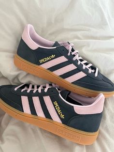 Adidas Special, Trendy Shoes Sneakers, Pretty Shoes Sneakers, Shoe Wishlist, Adidas Shoes Women, Adidas Spezial, Hype Shoes, Shoe Inspo, Girly Shoes