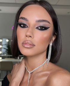 Silver Eye Makeup For Prom, Silver Christmas Makeup, Black And Silver Eye Makeup, Bridal Aesthetic, Makeup 2023, Silver Eye Makeup, Black Eye Makeup, Silver Makeup