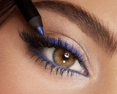 Blue Eyeliner Looks, Intense Eye Makeup, Plum Eyeshadow, Eye Pencil Makeup, Evening Eye Makeup, Hazel Eye Makeup, Blue Eyeliner