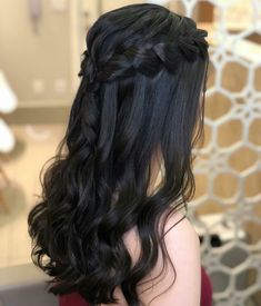 Hair Do For Quinceanera Guest, Quince Hair Simple, Quinceanera Hairstyles For Guests, Simple Wedding Hairstyles For Long Hair Down, Cute Hairstyles For Quinceanera Guest, Hairstyles For Quinceanera Guest, Quince Hairstyles Down, Bride Hairstyles Black Hair