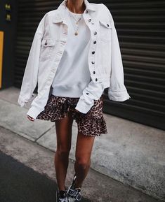 White Denim Jacket, Outfit Trends, Mode Inspo, Looks Chic, Denim Jacket Women, White Jacket, Inspiration Mode, Fashion Mode, Looks Style