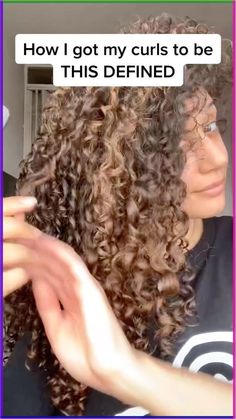 Customized for each curl type, LUS is a simple routine that combines everything you need into 3 game-changing products. They leave your hair feeling ultra hydrated and soft to the touch, all while repairing and strengthening your curls. Bye bye frizz! Chunky Curls, Curly Hair Shampoo And Conditioner, Type 3 Curly Hair, 3 Curly Hair, Hair Training, Simple Routine, Hair Facts, Batman Gifts, Curly Hair Care Routine