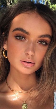 BROW TREND SOAP BROWS | NATURAL MAKEUP Brown Eye Makeup For Green Eyes, Make Up Looks Hazel Eyes, Natural Makeup For Brunettes With Brown Eyes, Olive Skin Green Eyes Makeup, Natural Glam Hooded Eyes, Hazel Brown Eyes Makeup, Natural Makeup Ideas For Brown Eyes, Desert Eyes Makeup, Olive Complexion Makeup