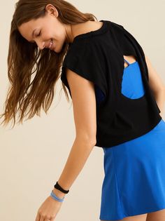 Perfectly lightweight for easy layering, this boxy tee features a ribbed fabrication for a soft stretch and a breathable, flowy fit. The open circle back design takes this versatile tee to the next level, while the oversized arm holes and raw sleeve hems add an effortless look. Athleisure Stretch Top With Scoop Back, Stretch Athleisure Top With Scoop Back, Sporty Stretch Top With Scoop Back, Sporty Summer Top With Scoop Back, Versatile Scoop Neck Gym Tops, Sporty Scoop Back Summer Tops, Athleisure Tops With Scoop Back For Summer, Summer Athleisure Tops With Scoop Back, Black Stretch Top With Cutout Back