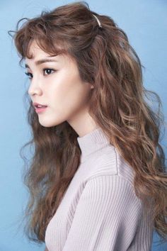 Asiatische, braune Haare, gestorbene Haare, weiße, lange Haare, lockiges Haar  #asiatische #braune #gestorbene #haare #lange Asian Brown Hair, Hairstyle Curly, Dead Hair, Bob Hair, Korean Hairstyle, Perm, Trendy Hairstyles, Hairstyles With Bangs, Wavy Hair