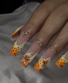 Tapered Square Nails Designs Ideas, Safari Green Nails, Nails For Summer Vacation Beach, Spanish Nails Designs, Orange Nail Set, Complex Nail Designs, Gala Nails, Orange Nail Design