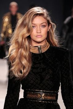 Runway Hair Inspiration - Sophisticated Hairstyles Rich Girl Hair, 2016 Hair Trends, Beach Curls, Runway Hair, Sophisticated Hairstyles, Shades Of Blonde, Brown To Blonde