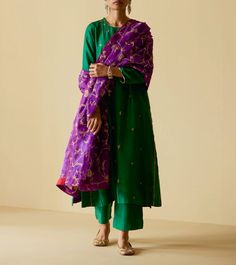 Pitta Embroidery, Kurti Models, Plain Kurti, Indian Closet, Dupatta Design, Silk Kurta Set, Maharani Designer Boutique, Asian Clothes, Indian Suit