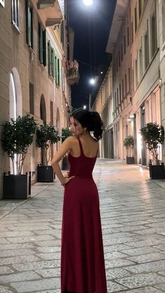 Prom Dress Dark Red, Abi Ball, Prom Dresses Aesthetic, Dark Red Prom Dress, Prom Dress Dark, Dresses Aesthetic, Dark Outfits