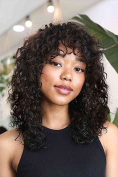 Easy Curls and Bangs for Black Natural Hair Corte Shag, Curly Hair Fringe, Butter Blonde, Curly Fringe, Layered Haircuts With Bangs, Curly Clip Ins, Corte Bob, Curly Bangs, Bangs With Medium Hair