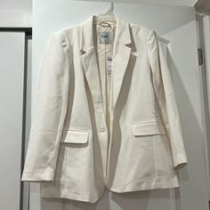 Size Xl Nwt (New With Tags) White/Cream Abercrombie & Fitch Blazer Classic Winter White Blazer With Long Sleeves, Classic Long Sleeve Winter White Blazer, Classic Winter White Long Sleeve Blazer, Classic Winter White Blazer For Spring, Winter White Long Sleeve Blazer For Office, Spring Workwear Blazer In Winter White, Abercrombie And Fitch, Abercrombie & Fitch, Suit Jackets